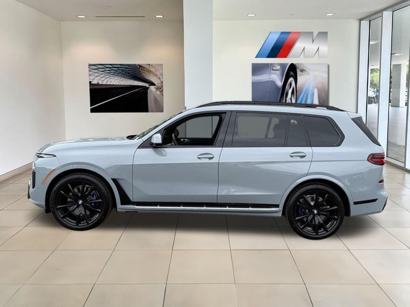 2023 BMW X7 xDrive40iImage 9