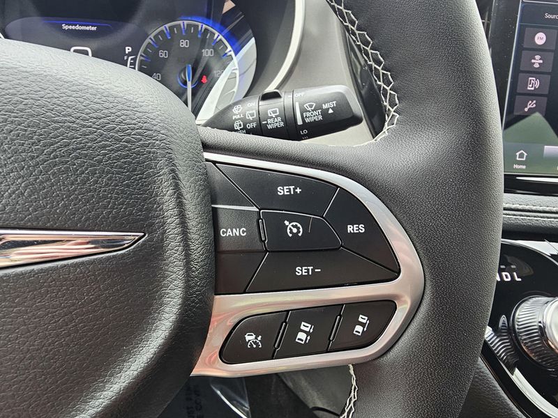 2025 Chrysler Pacifica SelectImage 17