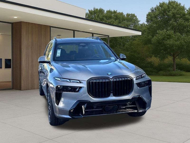 New 2027 BMW X7 xDrive40iImage 5