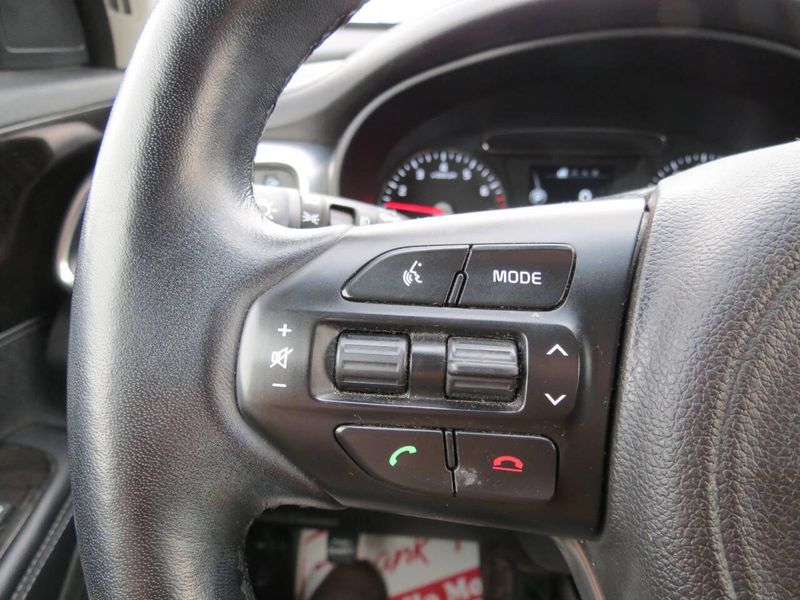 Used 2016 Kia Sorento EX V6 AWD 4dr SUVImage 17