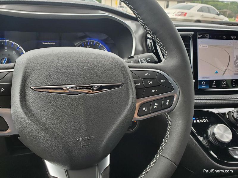 New 2025 Chrysler Pacifica SelectImage 25