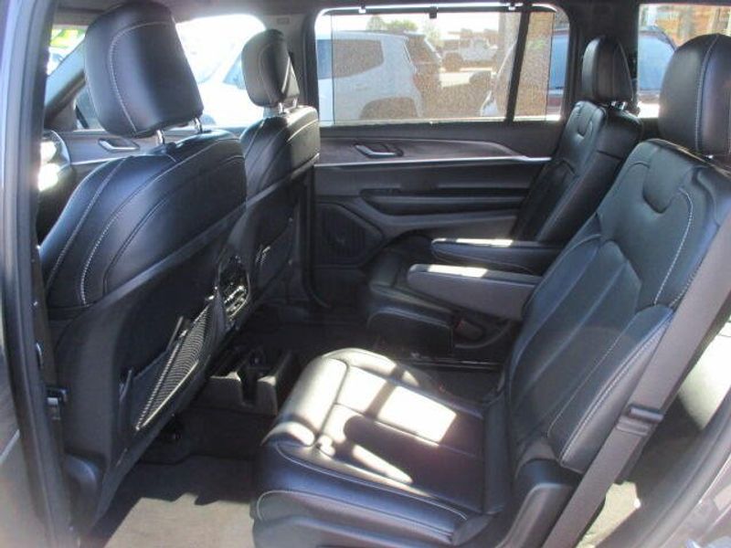 Used 2024 Jeep Grand Cherokee L LimitedImage 22