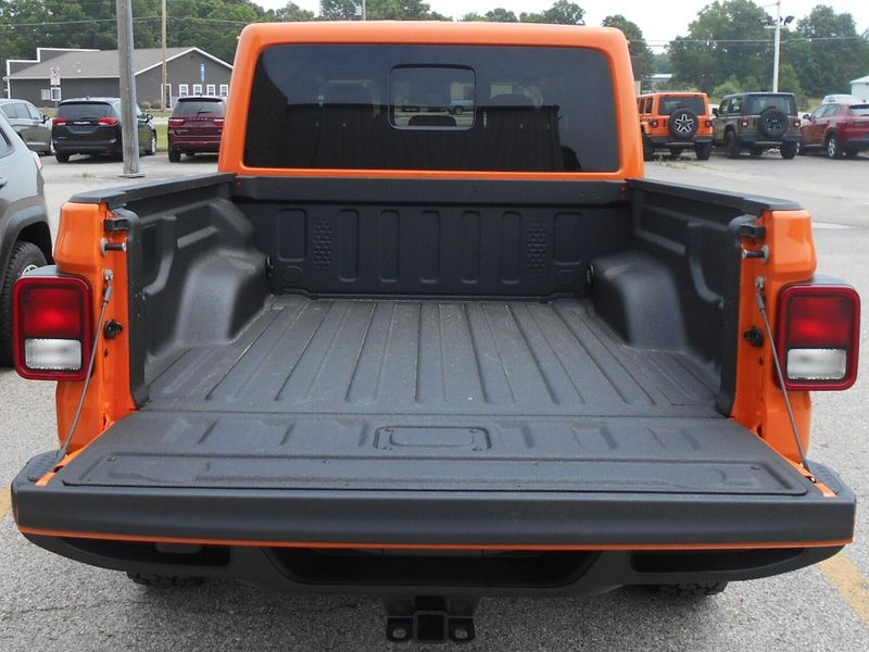 New 2025 Jeep Gladiator High Tide 4x4Image 13