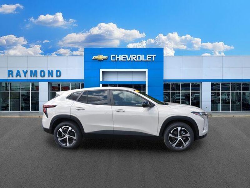 New 2026 Chevrolet Trax 1RSImage 2
