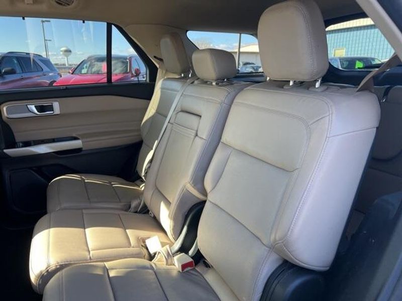 2021 Ford Explorer LimitedImage 16