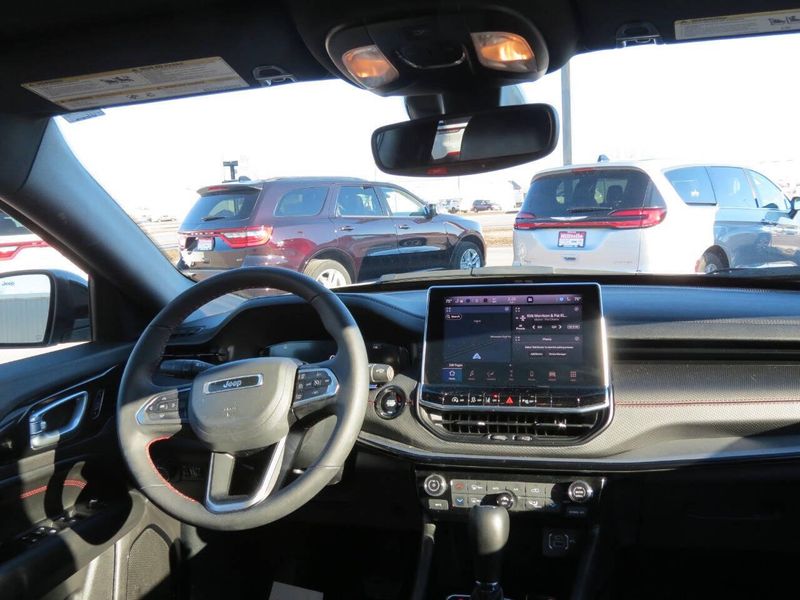 Used 2025 Jeep Compass Trailhawk 4x4 4dr SUVImage 12