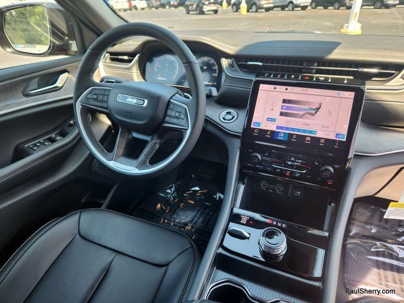 New 2025 Jeep Grand Cherokee Limited 4x4Image 37
