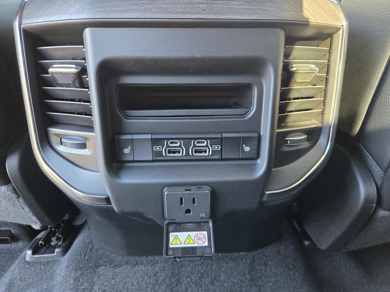 New 2026 RAM 1500 Laramie Crew Cab 4x2 5'7' Box