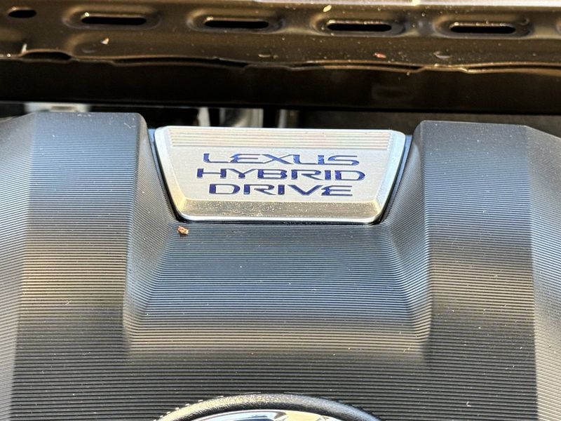 2020 Lexus ES 300hImage 32