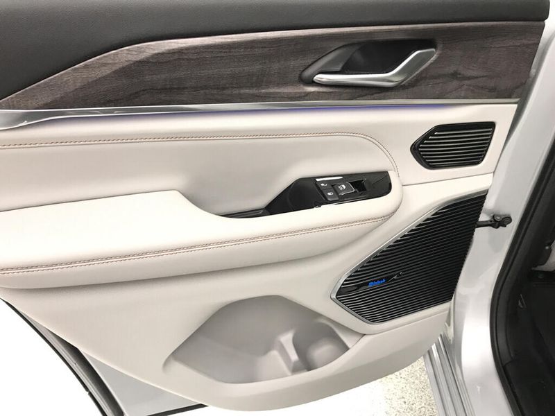 Used 2022 Jeep Grand Cherokee OverlandImage 22