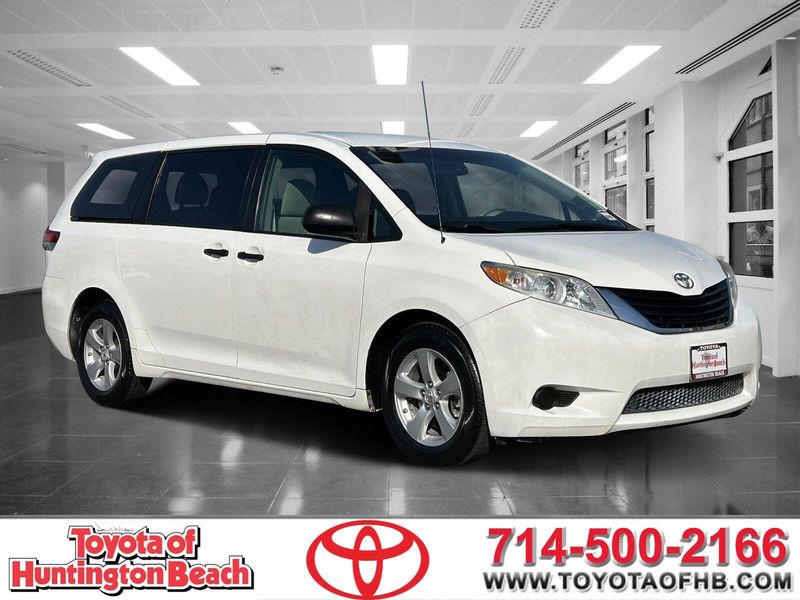 2011 Toyota Sienna BaseImage 1