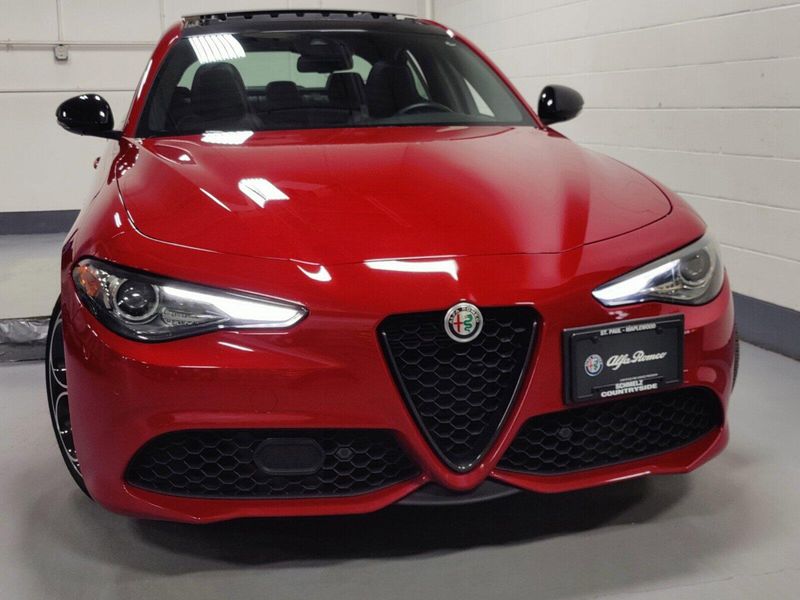 2022 Alfa Romeo Giulia Veloce AWD w/Sunroof/NAV/Activ AsstImage 2