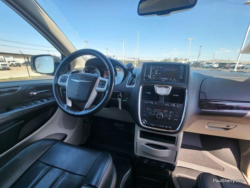 2014 Chrysler Town & Country TouringImage 51