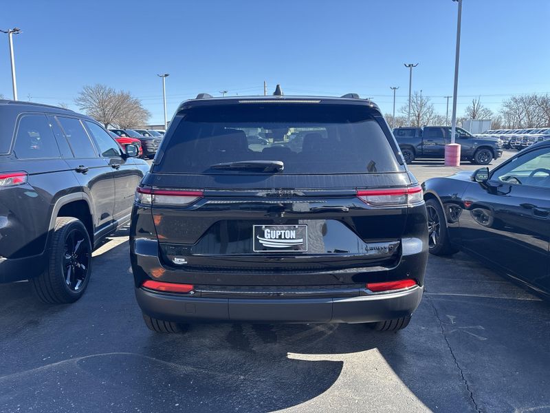 New 2025 Jeep Grand Cherokee Limited 4x4Image 9