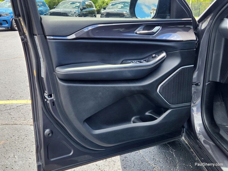 Used 2022 Jeep Grand Cherokee Altitude