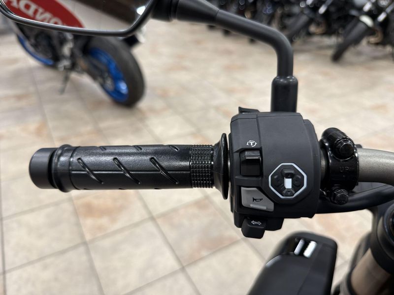 New 2026 Honda CB650R E-CLUTCH Image 22