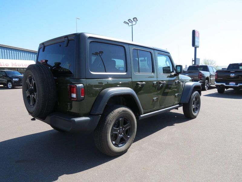 2022 Jeep Wrangler Unlimited Sport 4x4 4dr SUVImage 2