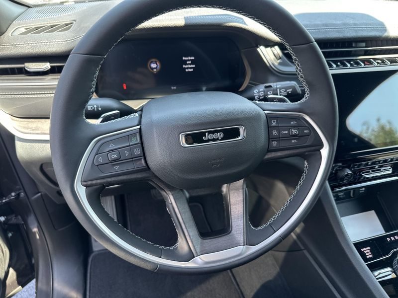 New 2025 Jeep Grand Cherokee L Limited 4x4Image 27