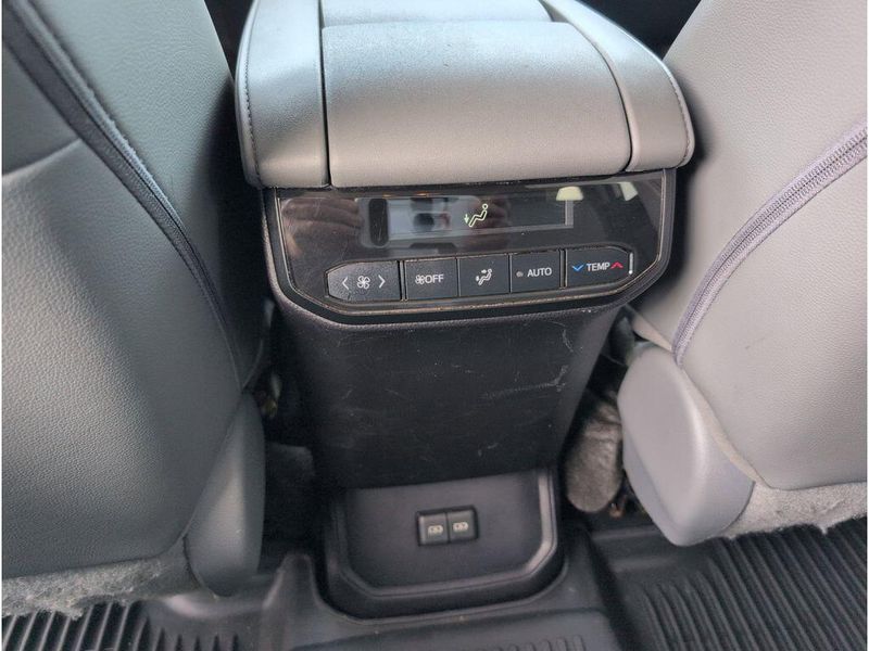 Used 2023 Toyota Highlander XLEImage 34