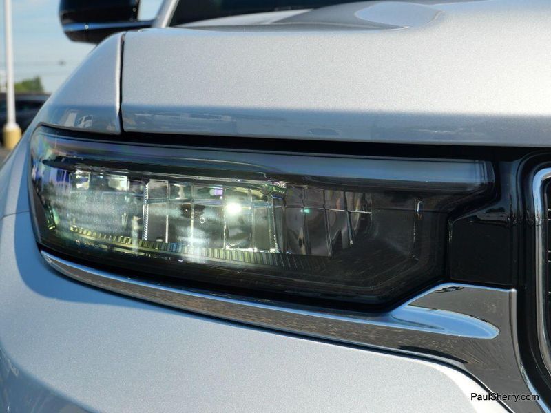 2025 Jeep Grand Cherokee Limited photo 10