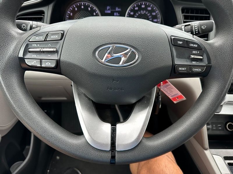 2019 Hyundai Elantra SEImage 3