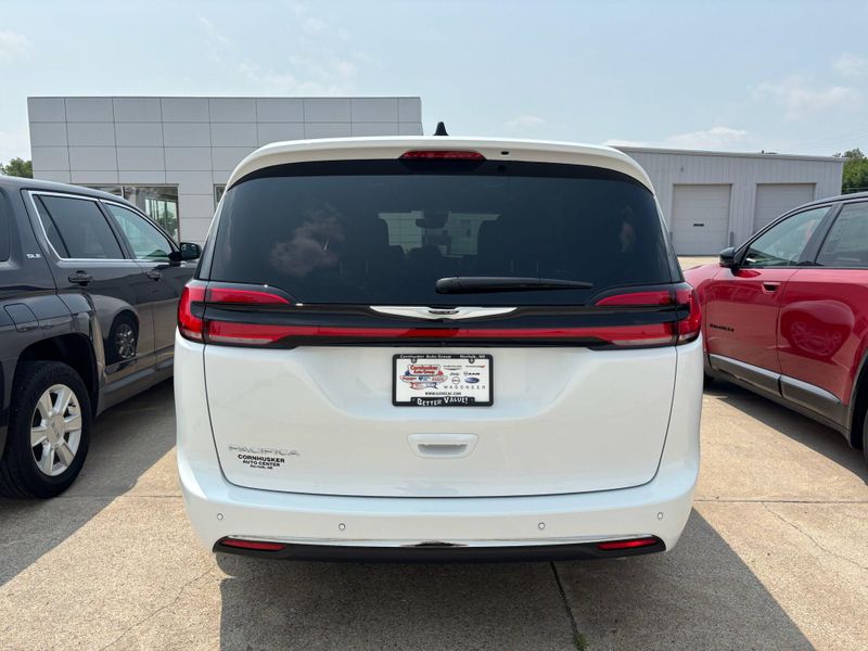 New 2025 Chrysler Pacifica SelectImage 7