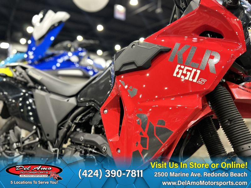 2024 Kawasaki KL650KRFNL  in a FIRECRACKER RED/METALLIC CARBON GRAY exterior color. Del Amo Motorsports of Redondo Beach (424) 304-1660 delamomotorsports.com 