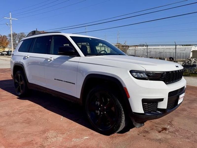 Used 2024 Jeep Grand Cherokee L Altitude XImage 3
