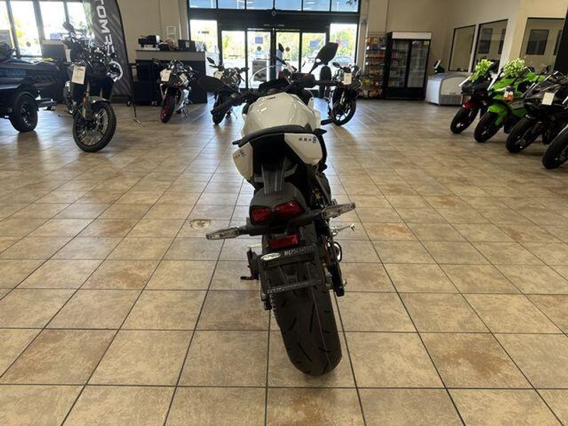 New 2027 Suzuki GSX-8R Image 16