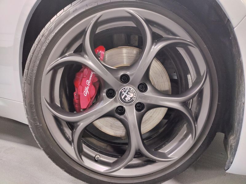 Used 2024 Alfa Romeo Giulia Ti AWD w/Performance Driving PkgImage 10