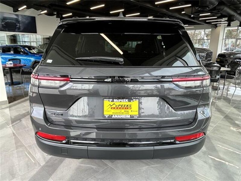 2025 Jeep Grand Cherokee Altitude photo 4