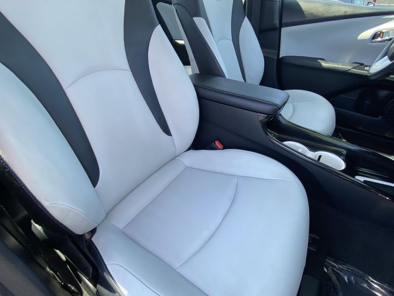 2016 Toyota Prius Three TouringImage 13