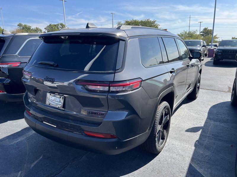 New 2025 Jeep Grand Cherokee L Limited 4x4Image 7
