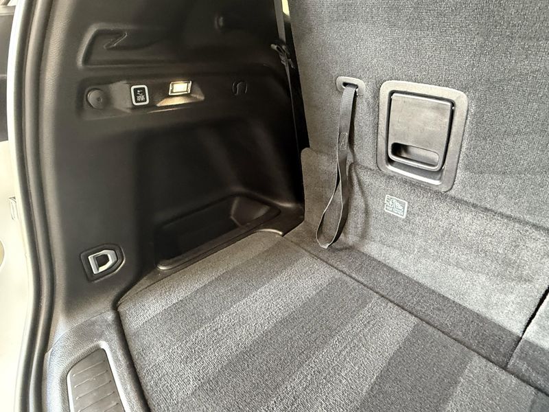 Used 2023 Jeep Grand Cherokee L LimitedImage 8