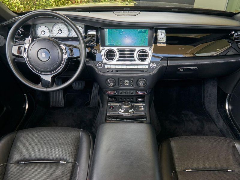 Used 2016 Rolls-Royce Dawn Image 4
