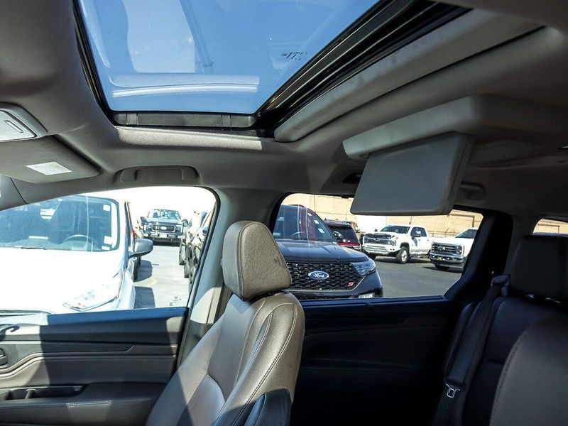 2018 Honda Odyssey Touring photo 10