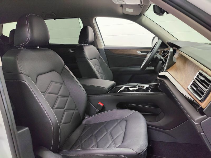 Used 2025 Volkswagen Atlas SE AWD w/TechnologyImage 5