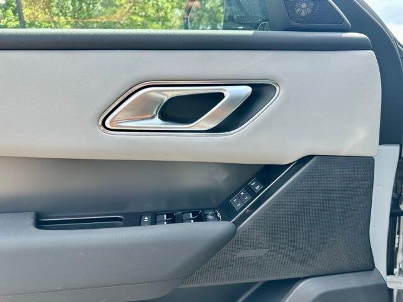 2025 Land Rover Range Rover Velar Dynamic SE