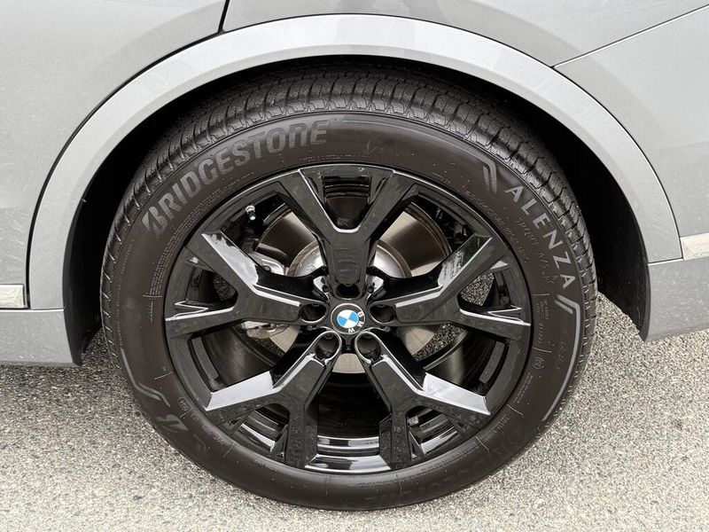 2025 BMW X7 xDrive40iImage 17