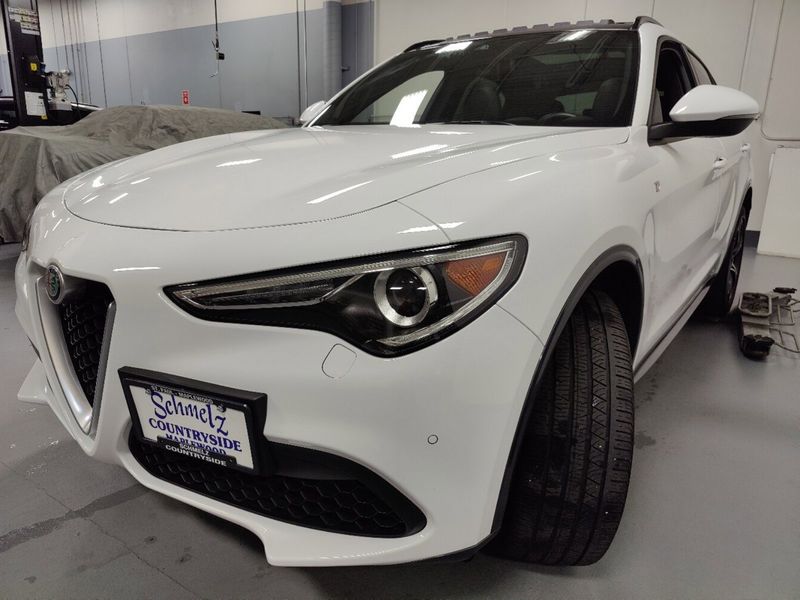 2022 Alfa Romeo Stelvio Ti Premium AWD w/Sunroof & NavImage 13