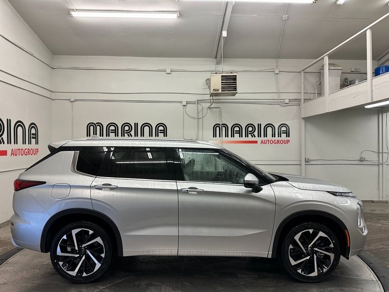 2024 Mitsubishi Outlander SEL in a Alloy Silver Metallic exterior color and 08ainterior. Marina Auto Group (855) 564-8688 marinaautogroup.com 