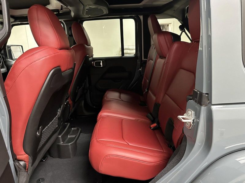 2024 Jeep Wrangler Rubicon 392Image 7
