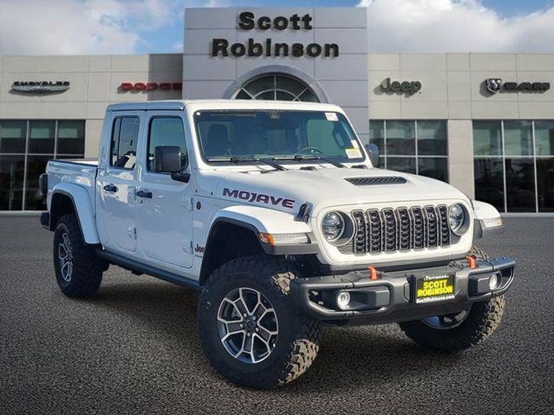 New 2026 Jeep Gladiator Mojave 4x4