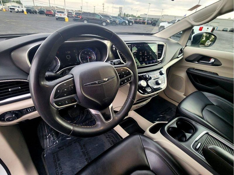 Used 2023 Chrysler Pacifica Touring L