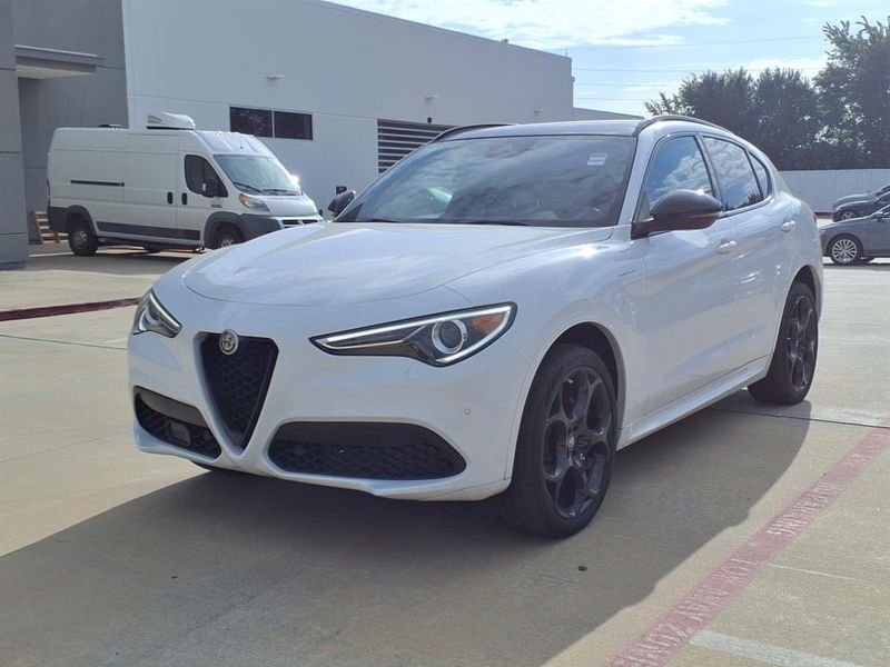 2022 Alfa Romeo Stelvio VeloceImage 2