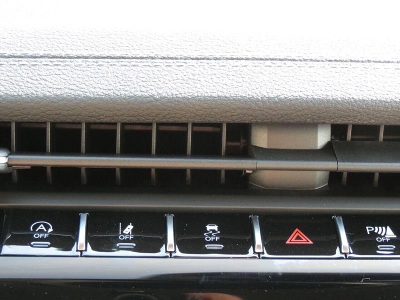 Used 2021 Jeep Grand Cherokee L Limited 4x4 4dr SUVImage 25