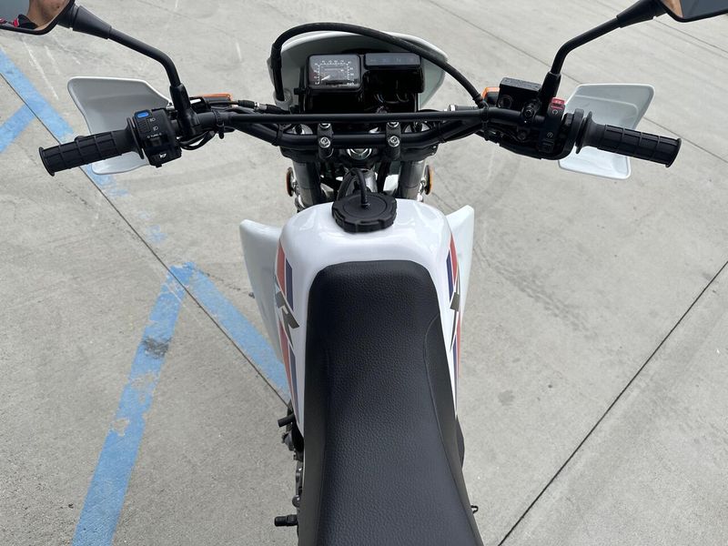 New 2025 Honda XR650L Image 3