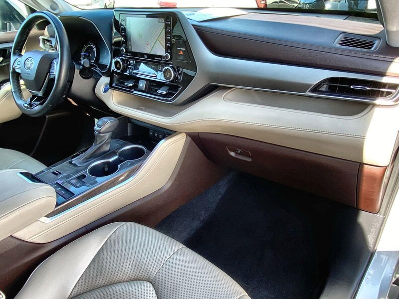 2021 Toyota Highlander LimitedImage 30