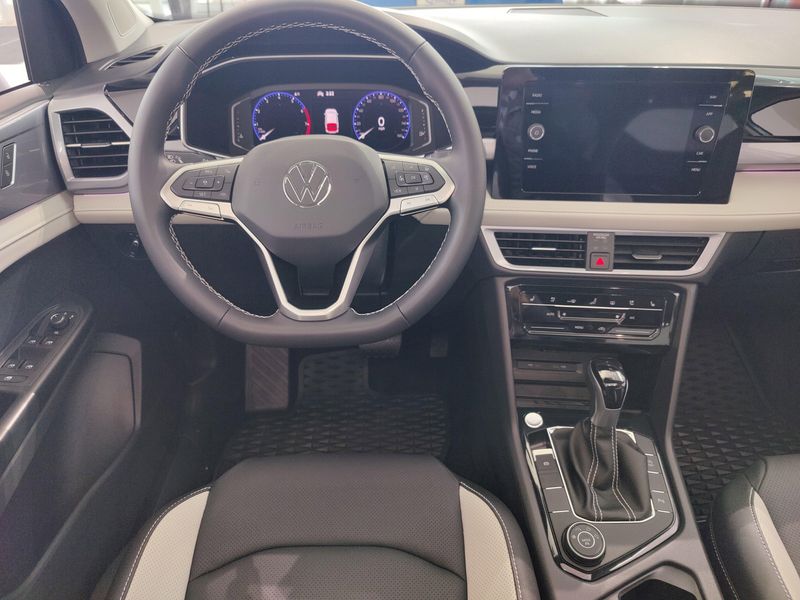 Used 2025 Volkswagen Taos SEL AWD w/Sunroof/NavImage 17