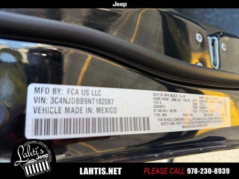 2022 Jeep Compass Latitude photo 18